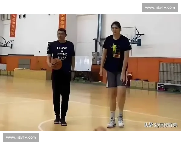 宫鲁鸣训张子宇:传球太低!高举高打战术亟待调整 宫鲁鸣训张子宇:传球太低!高举高打战术亟待调整
